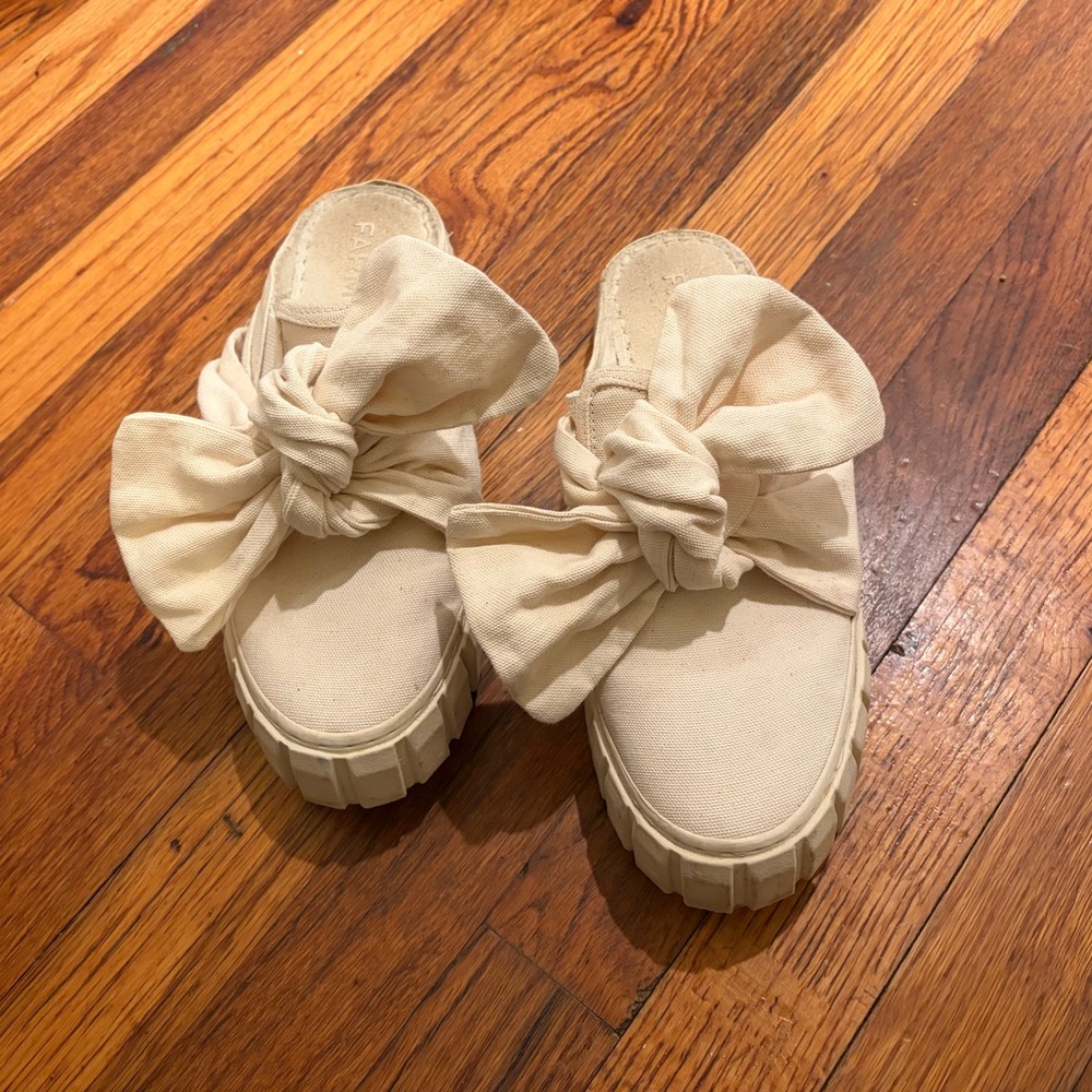 Farm Rio bow mules
